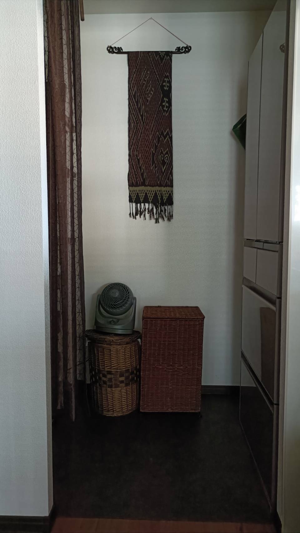 冷蔵庫下にクッションフロアをDIY！暮らしを日々アップデート